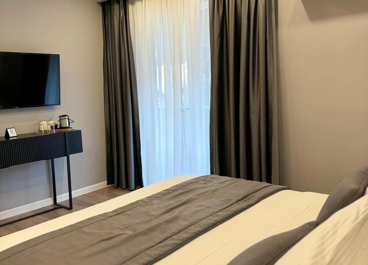 L'Hotel Tirana 3*,