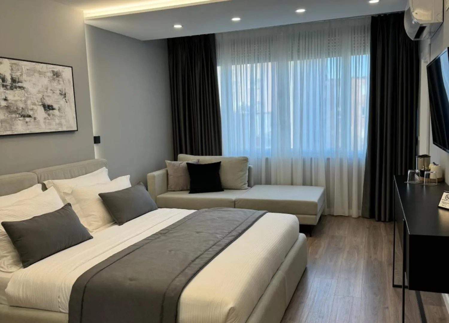 L'Hotel Tirana Hotel