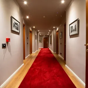 Otel Classic, Tiran